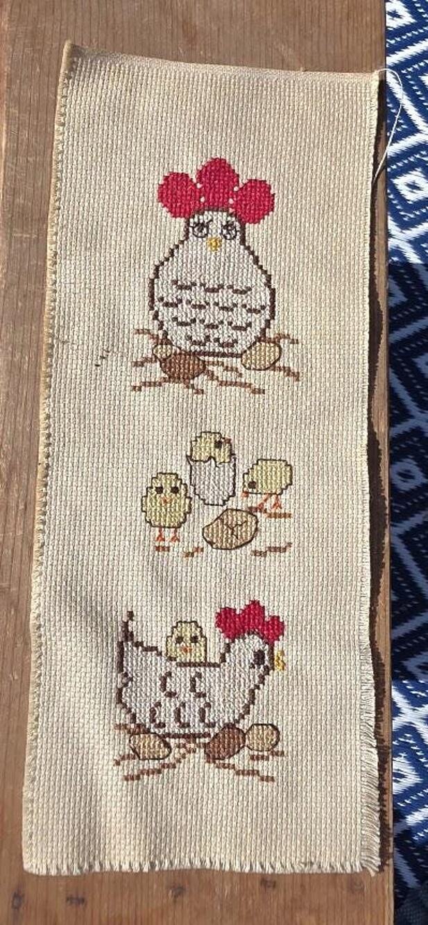 vintage chicken hen egg laying and chicks cross stitch